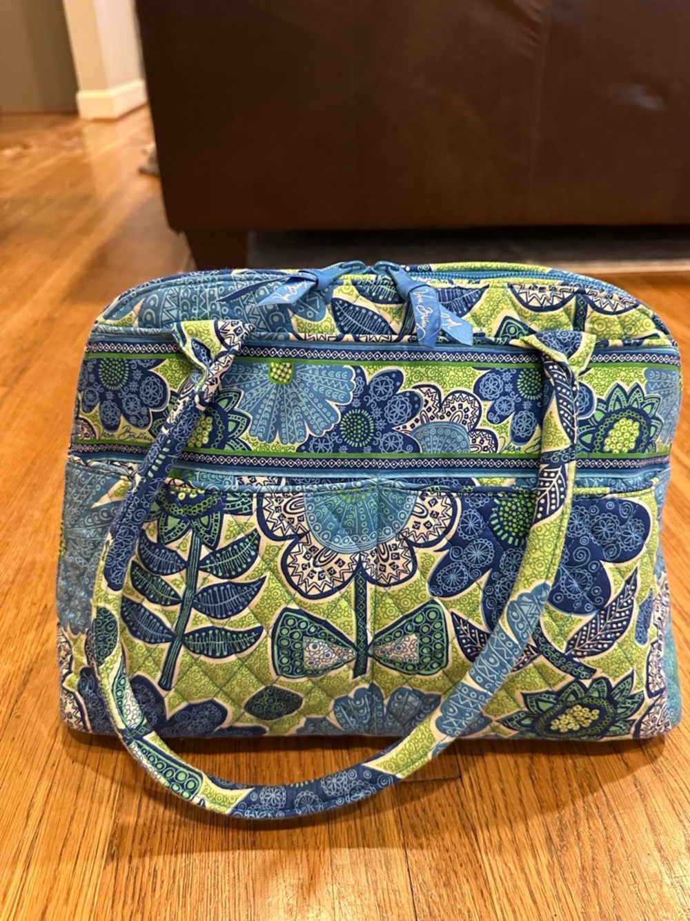 NEOT- Vera Bradley Quilted Shoulder Bag in Doodle Daisy.